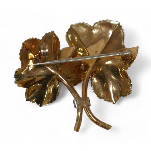 81 - An 18ct gold and garnet style stone floral brooch, each pear cut stone approximately, 6.5 by 4.5mm, ... 