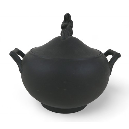 184 - A Wedgwood black basalt tea service, six setting with slop bowl. (16)