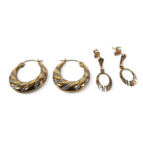 95 - A collection of 9ct gold jewellery, including a celtic twist ring, size O/P, a cameo ring, a/f, two ... 