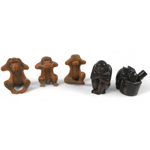 164 - Three carved wooden monkeys and two wooden netsukes, tallest 5cm. (5)