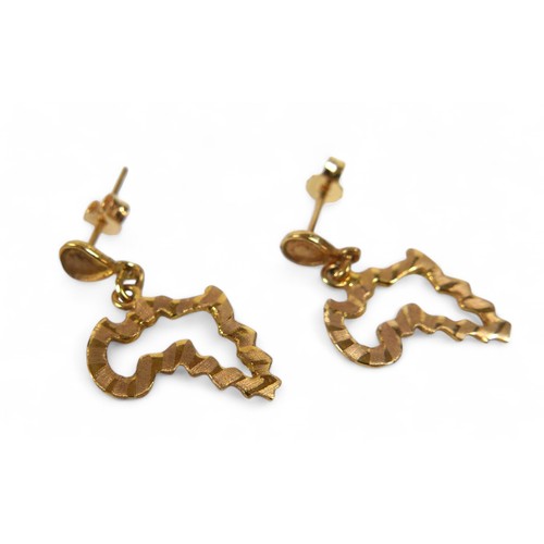 33 - A pair of 18ct yellow gold earrings, in the shape of the African continent, 2.6g.