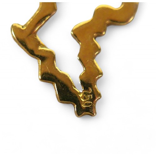 33 - A pair of 18ct yellow gold earrings, in the shape of the African continent, 2.6g.