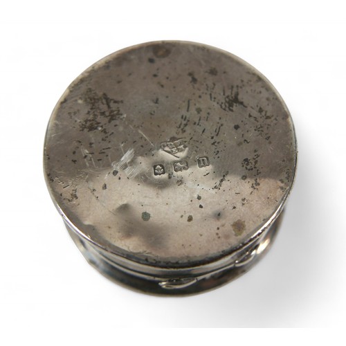 101 - Six Victorian and later small silver pots, comprising small Victorian lobed oval hinged lid patch / ... 