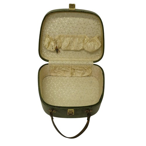 285 - Vintage Luggage; A set of four Pukka Luggage green faux crocodile leather effect suitcases (assorted... 