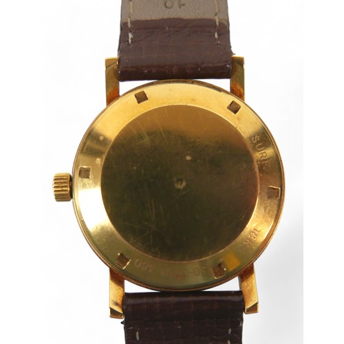 155 - A Zenith 18ct yellow gold Zenith automatic gents date wristwatch, 33mm case, no 30-0291-380, on a le... 