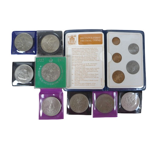 7 - A quantity of modern British coins to include four Two Pound Coins, commemorative crowns including 1... 