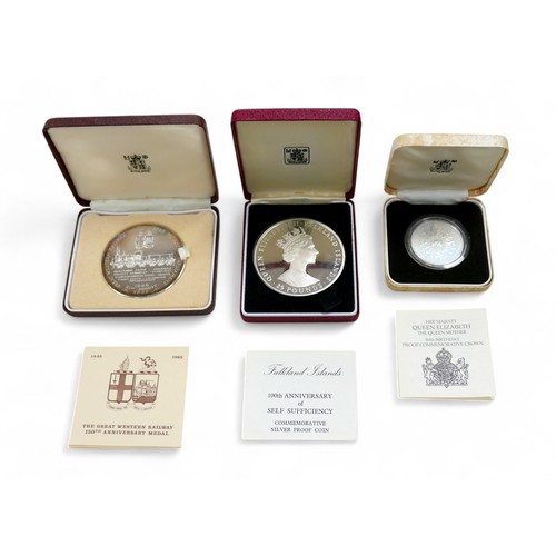 133 - Two silver commemorative coins and a silver medallion, comprising a medallion commemorating 'The Gre... 