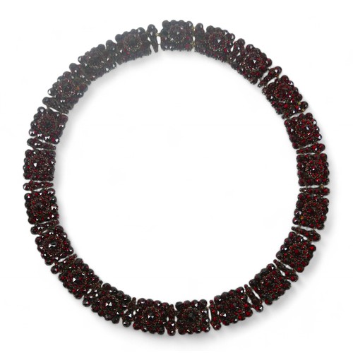 75 - An Edwardian garnet choker, in original fitted case branded for Frazer & Haws, 31 Regent Street, Pic... 