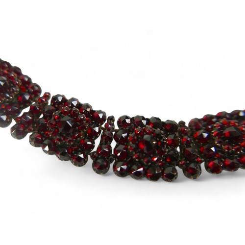 75 - An Edwardian garnet choker, in original fitted case branded for Frazer & Haws, 31 Regent Street, Pic... 