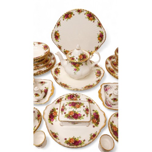 193 - A Royal Albert part dinner and tea service, decorated in the 'Old Country Roses' pattern, seventy-ni... 