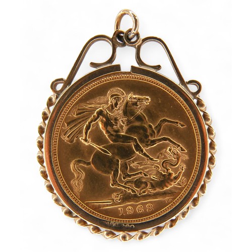 144 - An Elizabeth II gold sovereign, 1963, in 9ct gold rope twist pendant mount, total weight 10.0g.