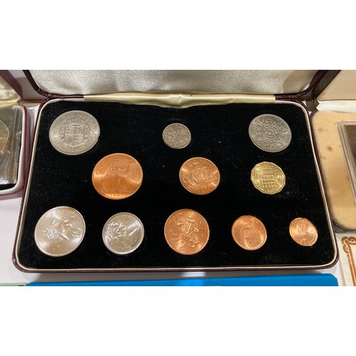 132 - A group of silver proof coins and proof sets, Royal Mint issues, comprising 1978 Commonwealth of the... 