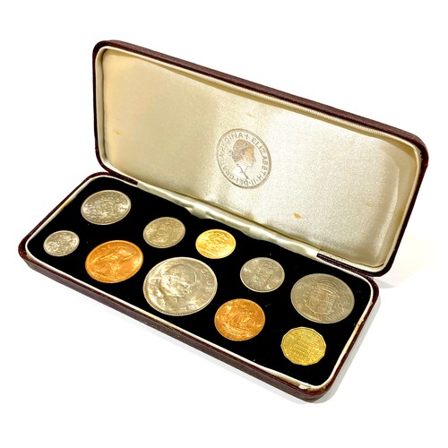 138A - An Elizabeth II ten-coin specimen set, 1965, from gold sovereign to half penny, including a Churchil... 