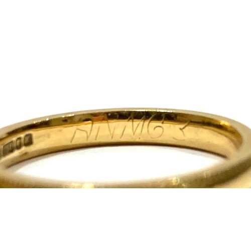 44A - An 18ct yellow gold wedding band ring, decorated with delicate beaded edges, 2.7mm wide, size N/O, 3... 