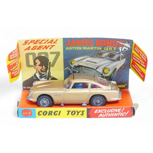 170 - A Corgi Toys die-cast model 261 'Special Agent 007 James Bond's Aston Martin D.B.5', with instructio... 