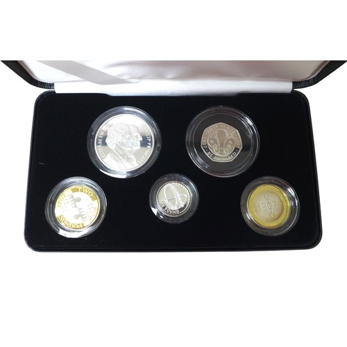 19 - Two Royal Mint silver proof Piedfort United Kingdom coin sets, comprising a 2007 five coin set, toge... 