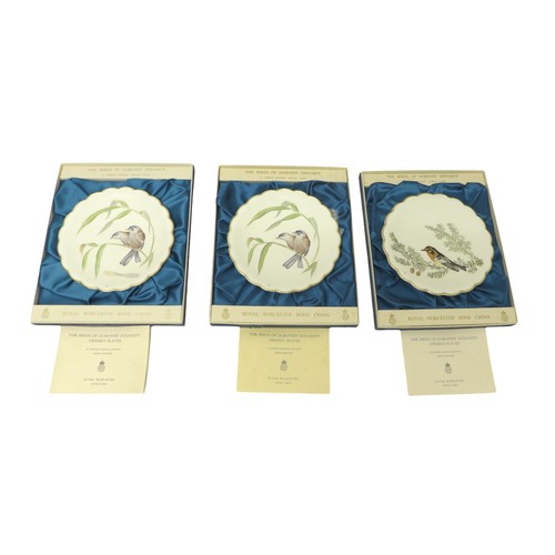 180 - A group of six Royal Worcester plates, 'The Birds of Dorothy Doughty', boxed, together with a copy o... 