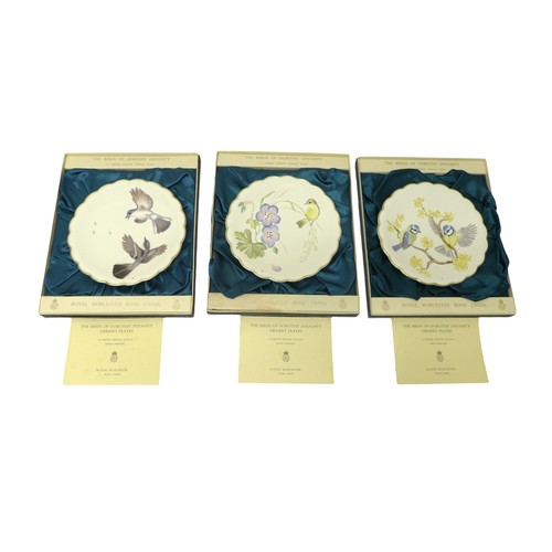 180 - A group of six Royal Worcester plates, 'The Birds of Dorothy Doughty', boxed, together with a copy o... 