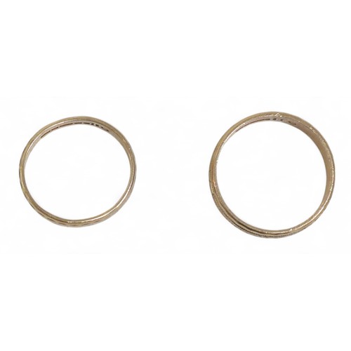 73 - Two 9ct gold bands, both with engraved decoration to the outer band, largest, size S, 4.5g, the othe... 