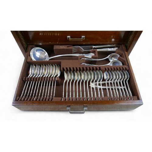 58 - A canteen of George VI silver flatware, twelve place settings, Harrison Brothers & Howson (George Ho... 