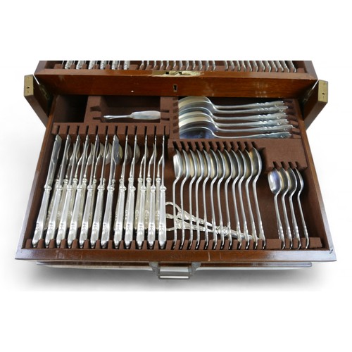 58 - A canteen of George VI silver flatware, twelve place settings, Harrison Brothers & Howson (George Ho... 