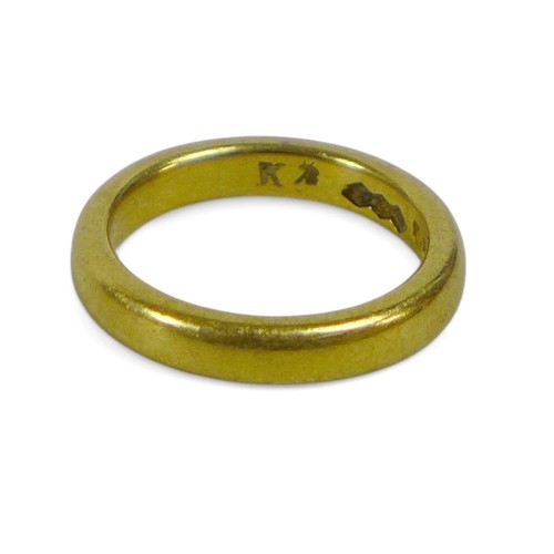 102 - A 22ct yellow gold wedding band ring, size K, 3.4mm wide, 6.4g.