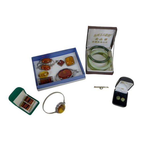 66 - A collection of amber and jade jewellery, including a 9ct yellow gold opal brooch (2.2g). (1 bag)