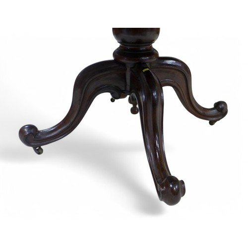 309 - A 19th century rosewood breakfast table, with a segmented top on a quatrefoil scroll base, 117cm dia... 