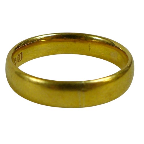 47 - A 22ct yellow gold wedding band ring, 4.0mm wide, size P/Q, 5.4g.