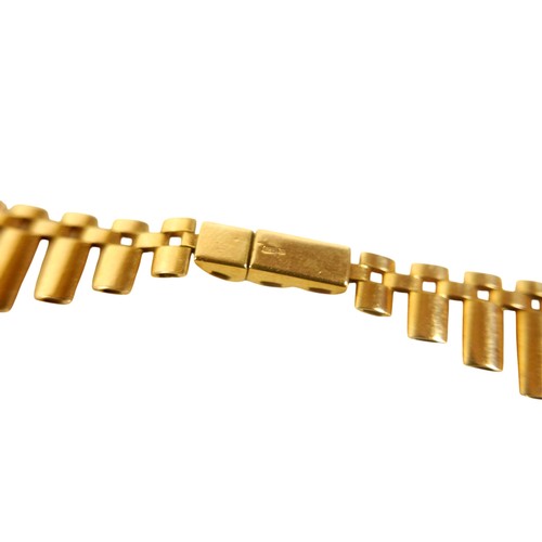 52 - A vintage 9ct yellow gold necklace, of fringed brick link design with alternating smooth and texture... 