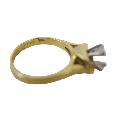 85 - A group of jewellery, comprising a yellow metal solitaire ring, set with a solitaire round faceted c... 