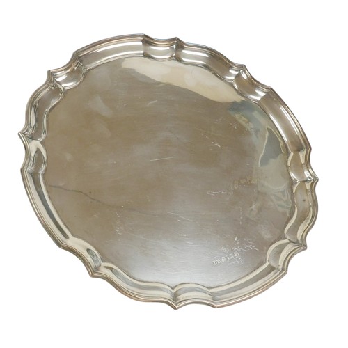 24 - An Elizabeth II silver salver, with Chippendale rim, John Rose, Birmingham 1971, 25.3 by 1.2cm, 14.2... 