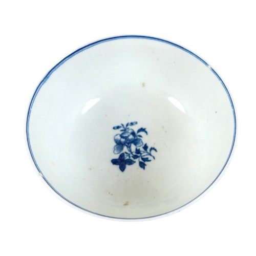 134 - A late 18th century Worcester porcelain bowl, decorated in underglaze blue in the 'Fence' pattern, c... 