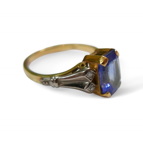 105 - #AUCTION AMENDMENT# A yellow and white metal Ceylon sapphire and diamond ring,  sapphire approximate... 