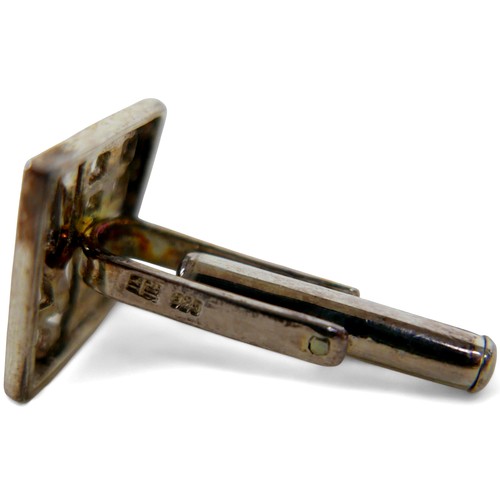 40 - A pair of 18ct yellow gold cufflinks and four pairs of Chinese silver cufflinks, the gold cufflinks ... 