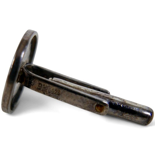 40 - A pair of 18ct yellow gold cufflinks and four pairs of Chinese silver cufflinks, the gold cufflinks ... 