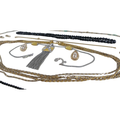 18 - A quantity of assorted jewelry, to include silver snake chain with silver mounted pendant and large ... 