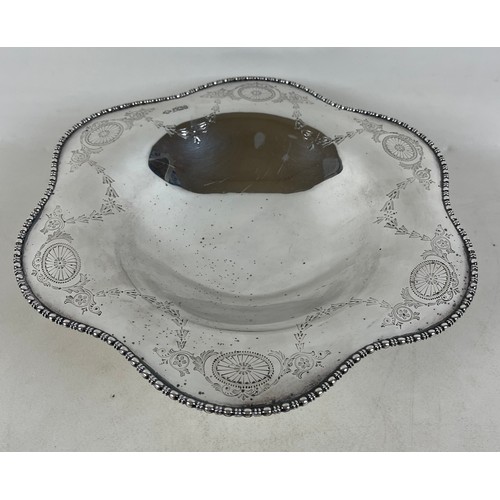 119 - A George V silver footed bowl, with a shaped top engraved with garlands, Stephenson & Sons, Sheffiel... 