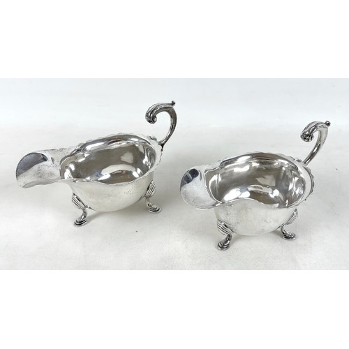 118 - A near pair of George V silver sauce boats, with acanthus scroll handles and pad feet, J B Chatterle... 