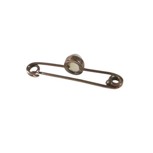 42 - A group of four Victorian and Edwardian 9ct gold brooches, comprising unmarked bar brooch set with a... 