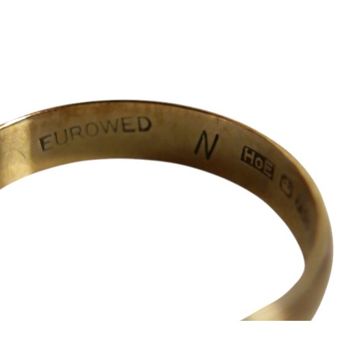 40 - A 22ct yellow gold wedding band ring, 3.9mm wide, size N, 2.3g.
