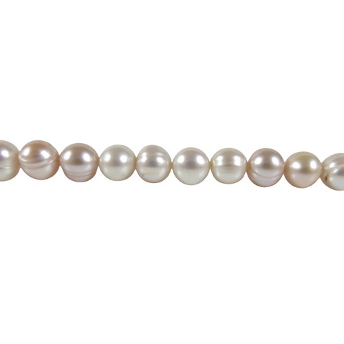 45 - A single strand pearl necklace with 18ct yellow gold clasp, comprising 49 pearls of white and light ... 