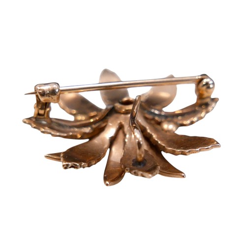 33 - A 10ct gold seed pearl floral design brooch, 2.5cm diameter, 4.5g.