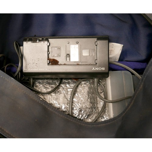 168 - LEITZ PRADOVIT CA 2500 35mm slide projector, a pathescope projector and other related photographic i... 