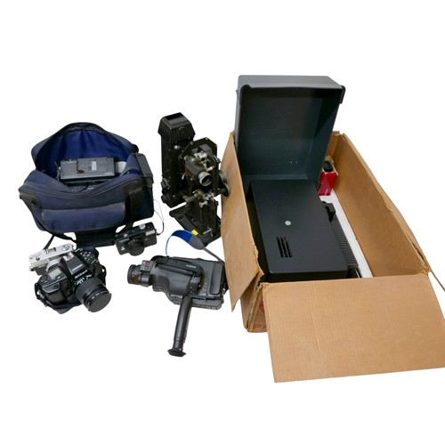 168 - LEITZ PRADOVIT CA 2500 35mm slide projector, a pathescope projector and other related photographic i... 