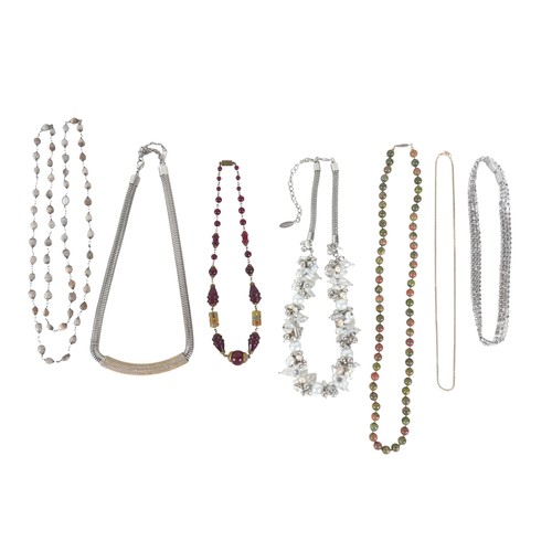 37 - A collection of jewellery comprising two 9ct yellow gold fine chains , a 9ct yellow gold ring size P... 