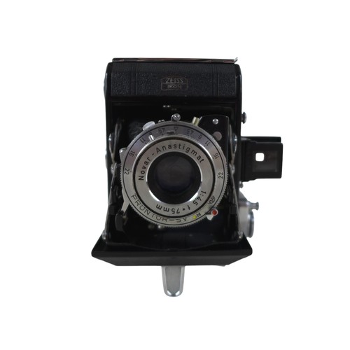 169 - A collection of nine vintage cameras comprising a Polaroid land camera, Voigtlander Vito B and Promi... 