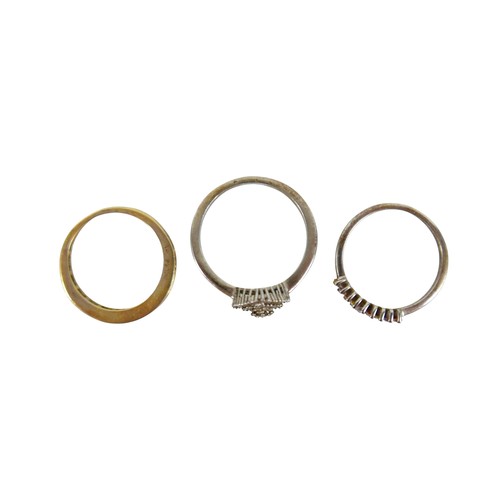 22 - A collection of diamond and moissanite silver jewellery, including two rings and an earring, togethe... 