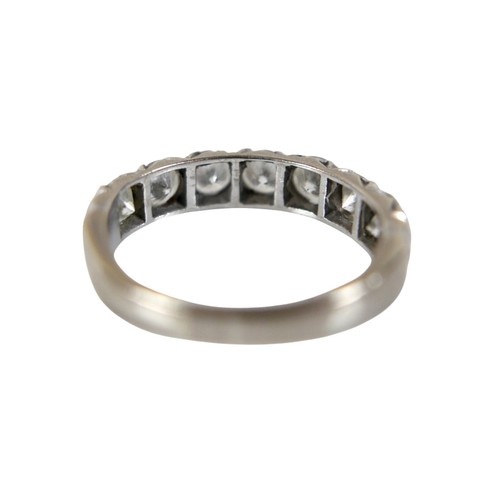 5 - An 18ct white gold and seven stone diamond ring, set with a row of round brillliant cut stones, 3.7 ... 