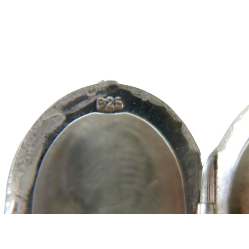 59 - A group of jewellery, comprising a yellow metal / gilt metal small seal fob, 22mm, set with a pink s... 